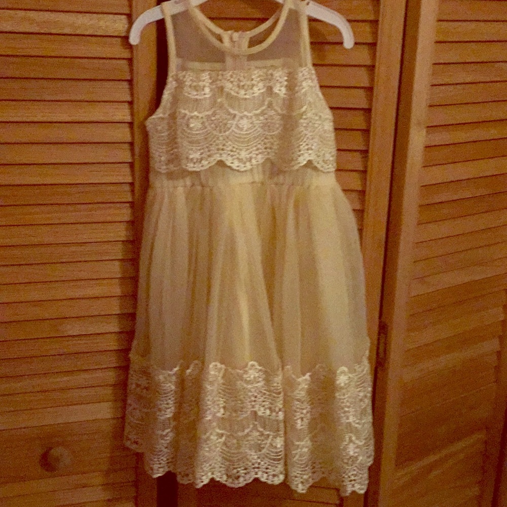 Girls size 4 dress. No tags. Gently used.